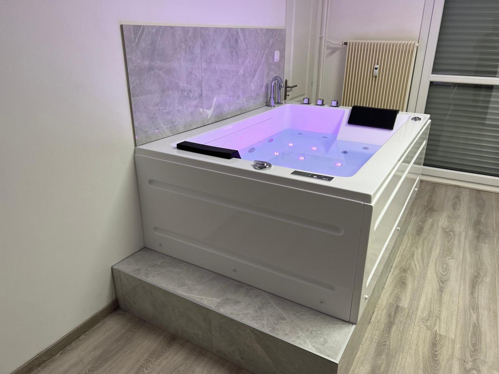 Avec Jacuzzi Proche Du Centre Apartment Strasbourg